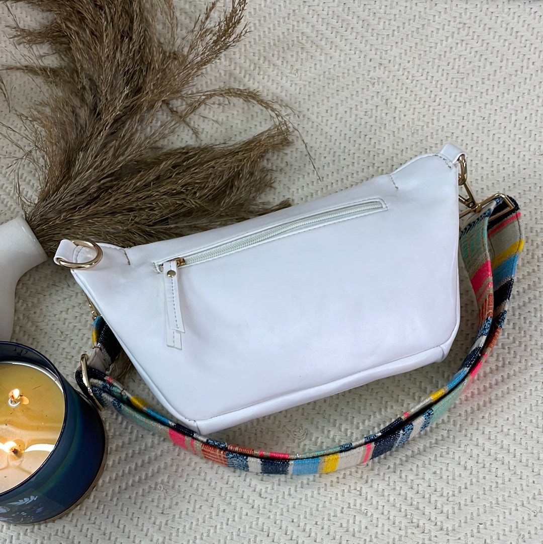 BUM BAG IN WHITE WITH VIBRANT BELT