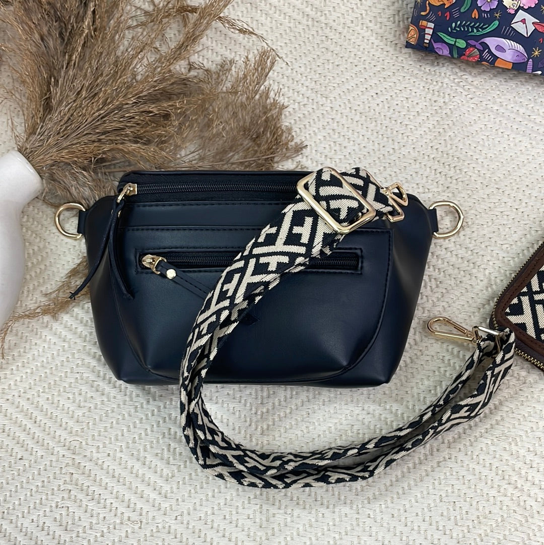 BLACK BUM BAG WITH T-SHAPE BELT