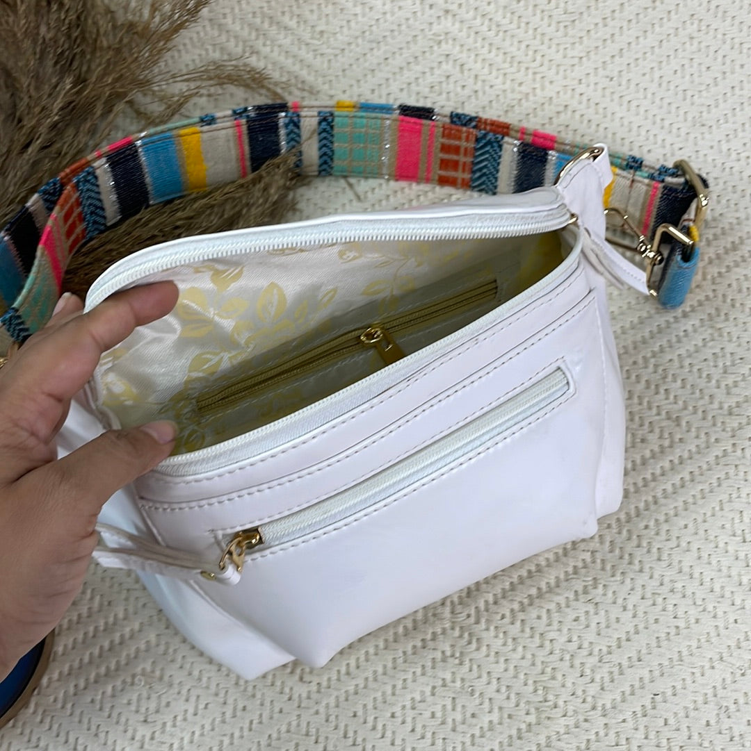 BUM BAG IN WHITE WITH VIBRANT BELT