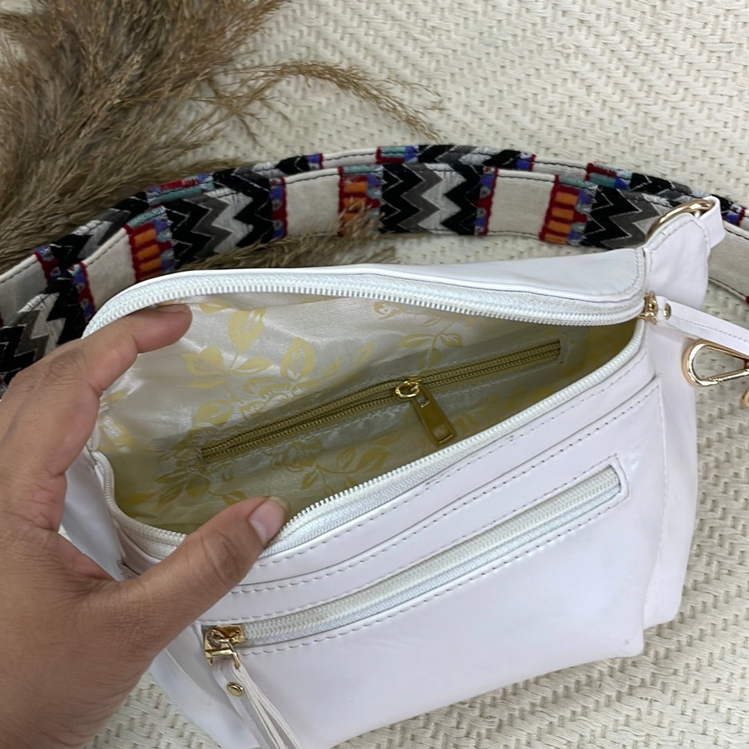BUM BAG IN WHITE