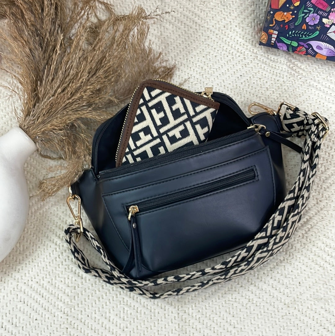 BLACK BUM BAG WITH T-SHAPE BELT