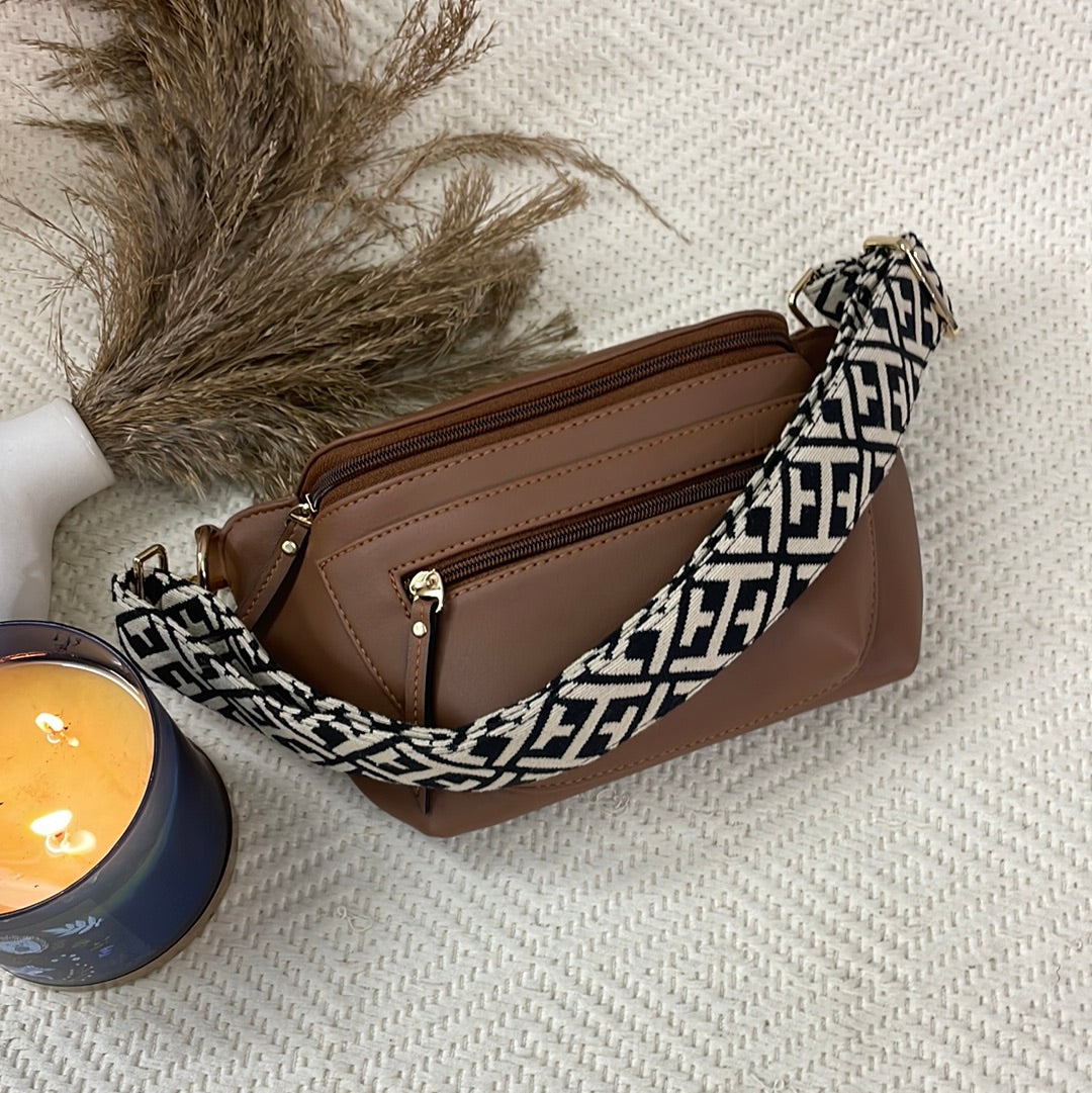 BUM BAG IN BROWN WITH BLACK T-SHAPE DESIGN BELT