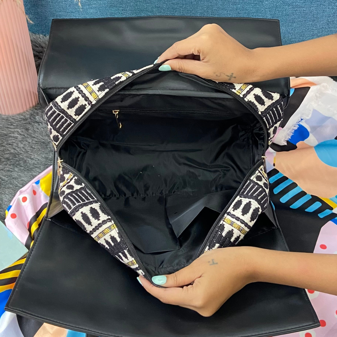 Black Bullet Leera 14inch Bag.