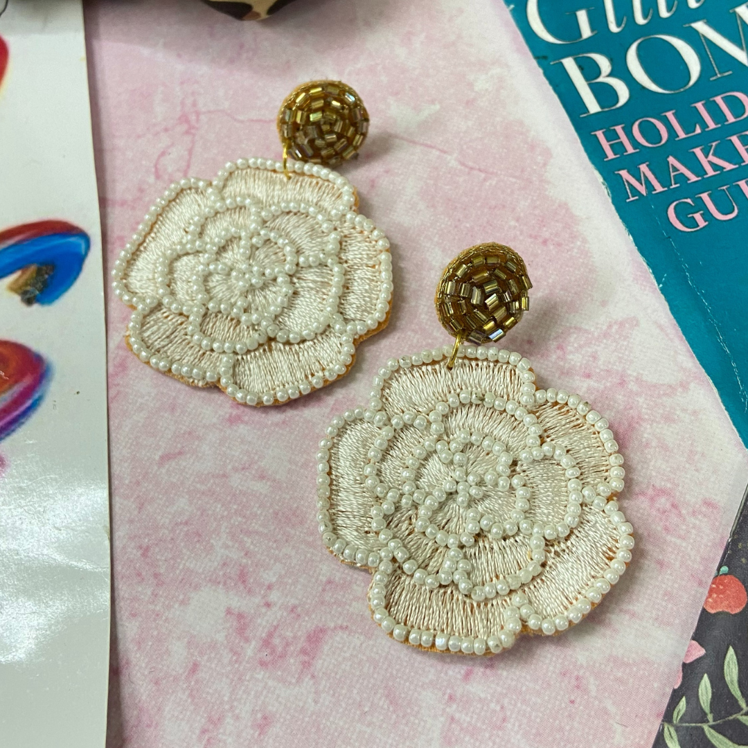 Rosé Cream Earrings
